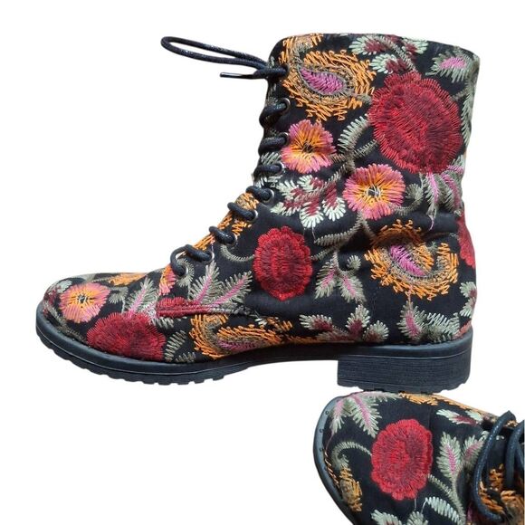 JustFab Embroidered Floral Combat Boots – Women’s 9 (Like New) - Picture 2 of 6